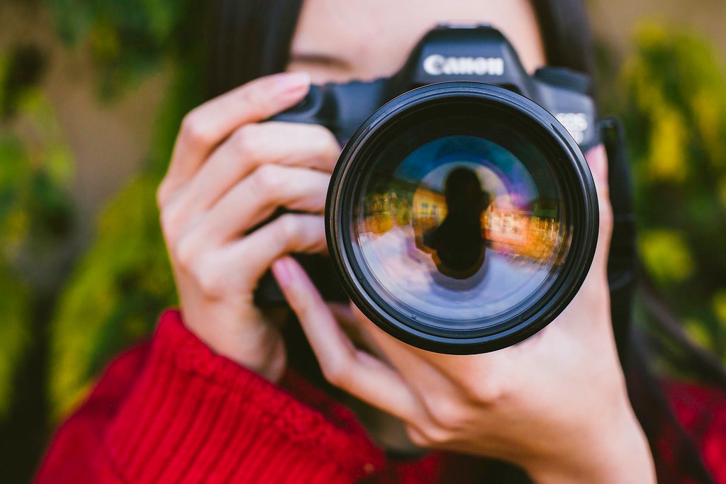 What to Consider When Choosing a Lens in 2025