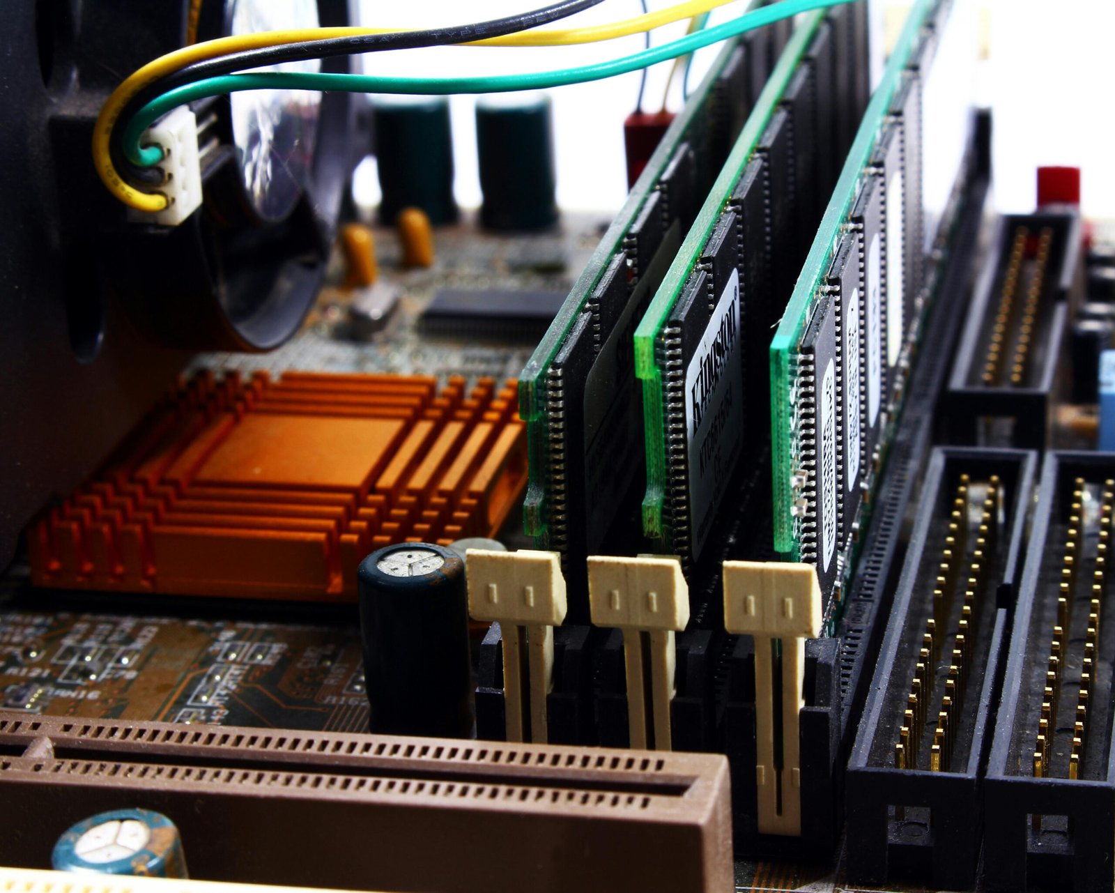 How Much RAM Is Good for a Laptop in 2025?