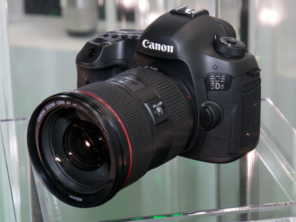 Best 7 Features of the Canon EOS 5DS: Why This DSLR Still Shines in 2025
