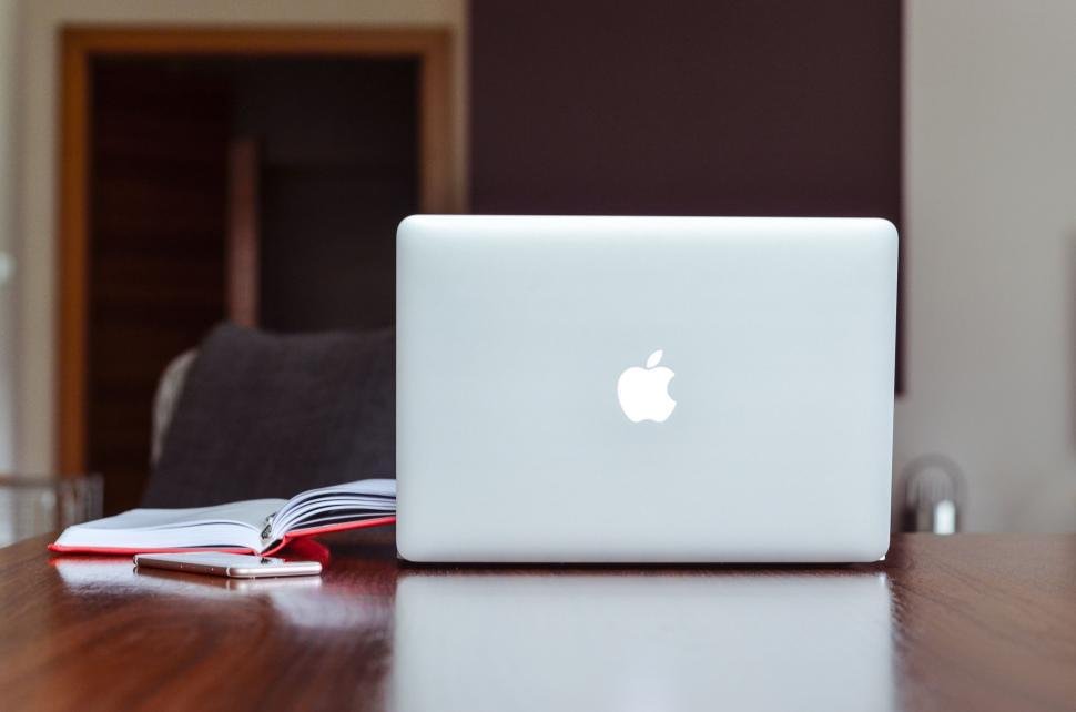 Is Apple Laptop a Good Laptop in 2025? Full Breakdown for Buyers